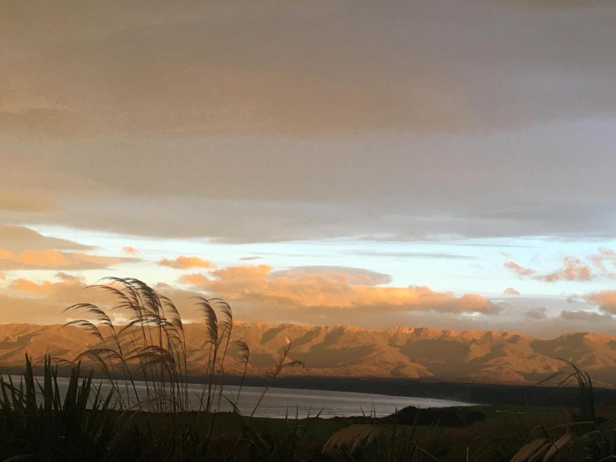 “The Cliffs” Humpridge View Motels Tuatapere Buitenkant foto