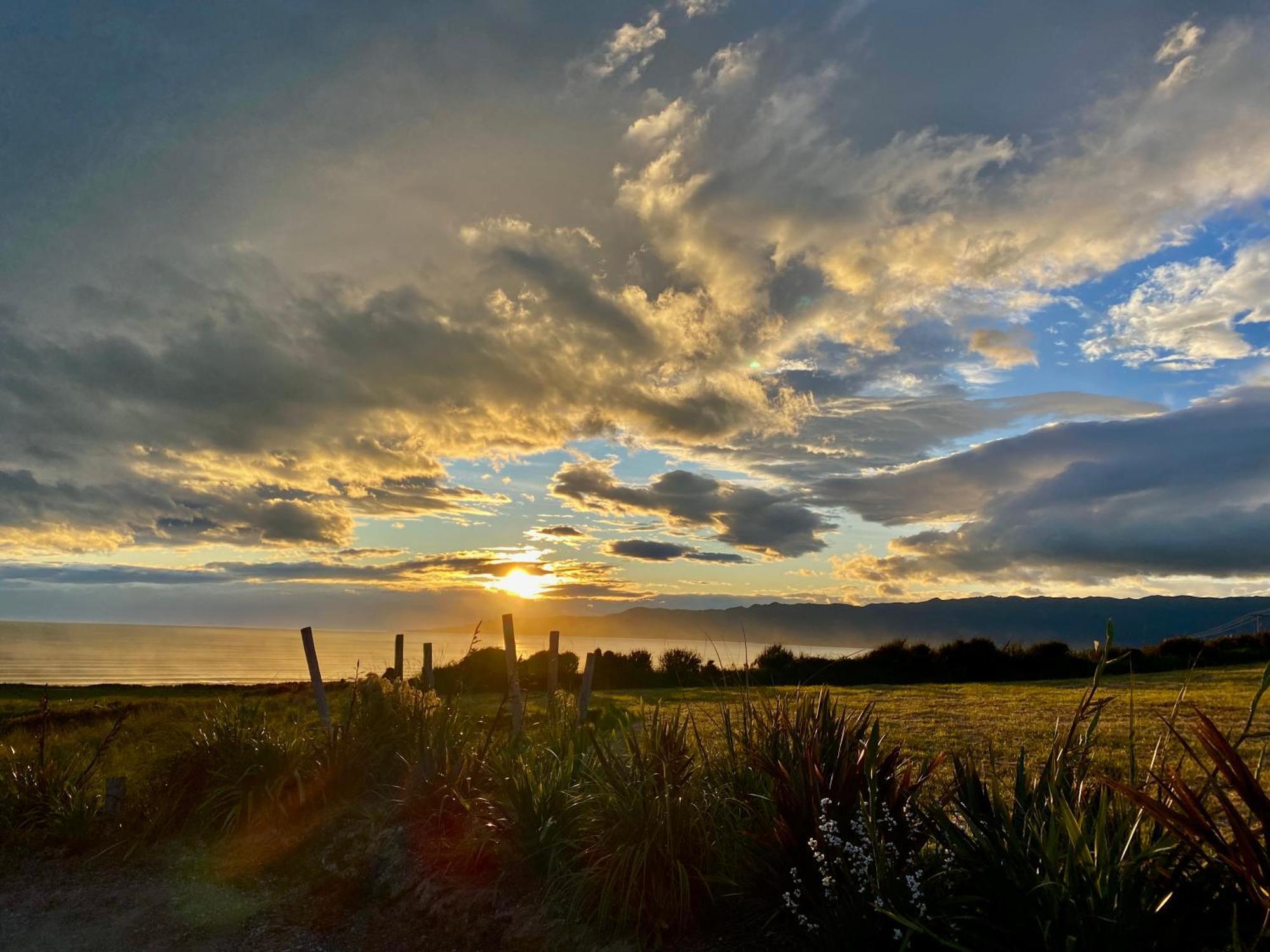 “The Cliffs” Humpridge View Motels Tuatapere Buitenkant foto