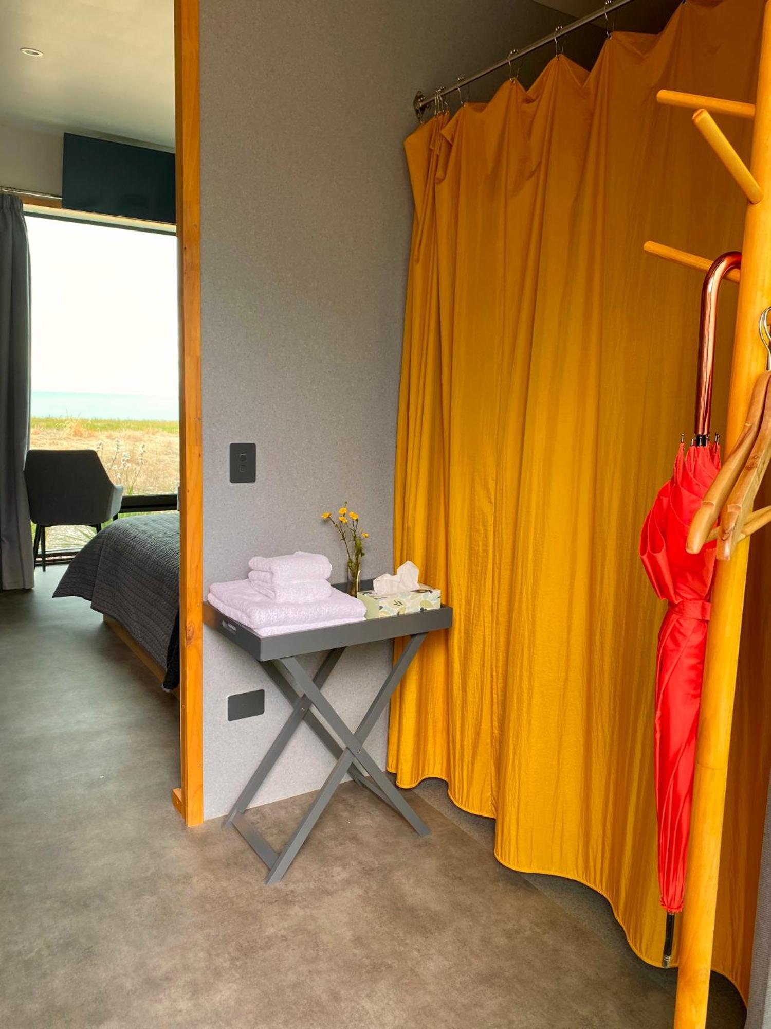 “The Cliffs” Humpridge View Motels Tuatapere Buitenkant foto