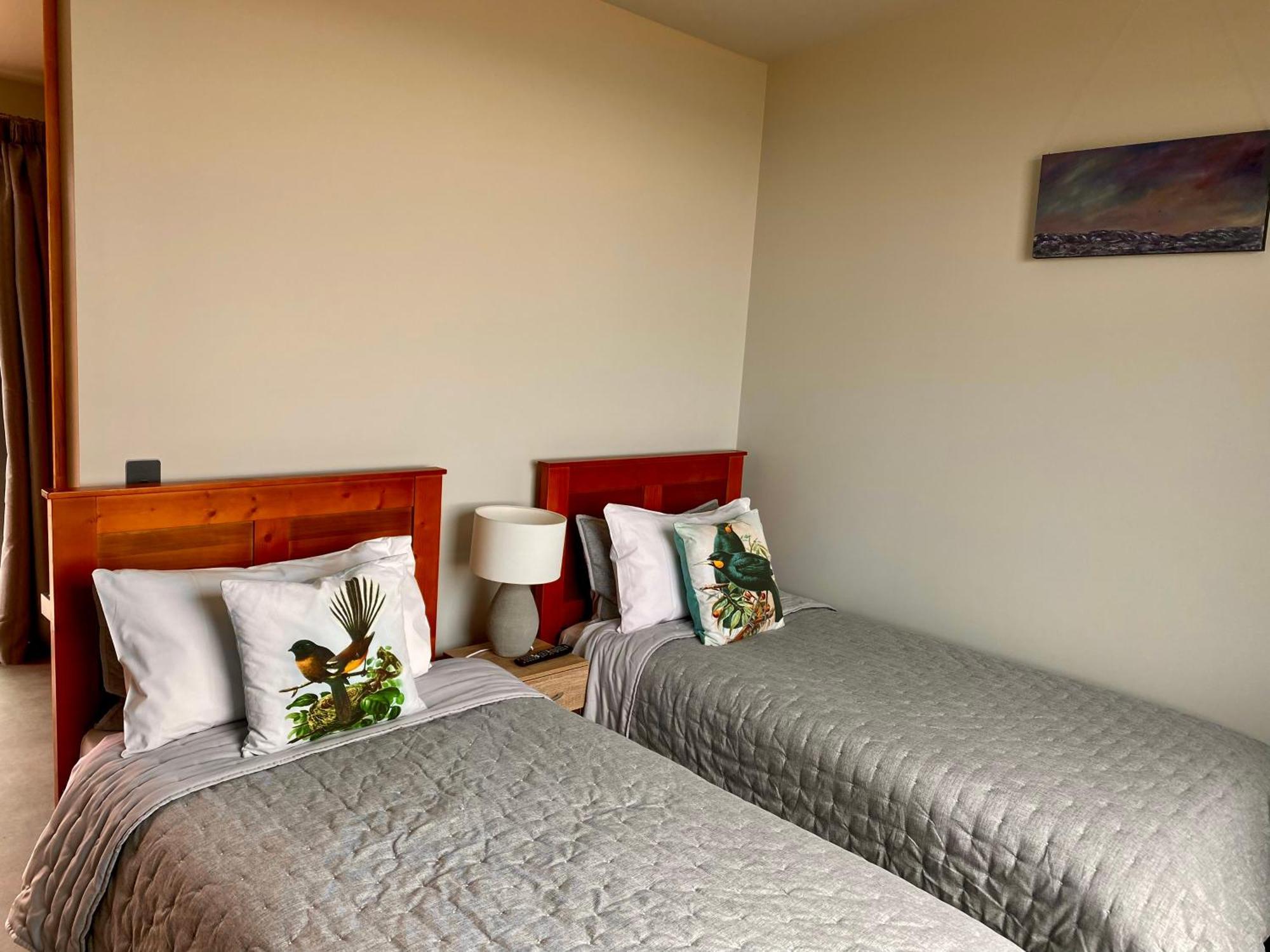 “The Cliffs” Humpridge View Motels Tuatapere Buitenkant foto